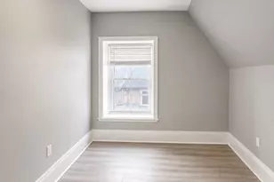 1049 Pleasant St, New Bedford, MA 02740 - Photo 7