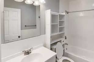 1049 Pleasant St, New Bedford, MA 02740 - Photo 13