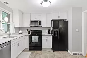 18 Mansion Woods Dr, Agawam, MA 01001 - Photo 11