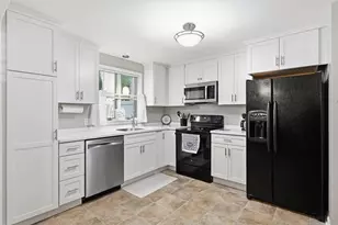 18 Mansion Woods Dr, Agawam, MA 01001 - Photo 9