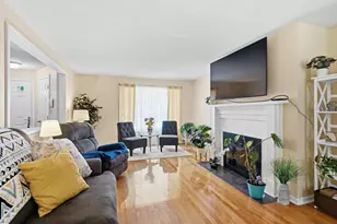 18 Mansion Woods Dr, Agawam, MA 01001 - Photo 3