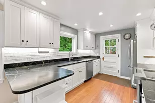 6 Smith St, Amherst, MA 01002 - Photo 11