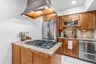 30 Halifax Ct, Springfield, MA 01108 - Photo 3