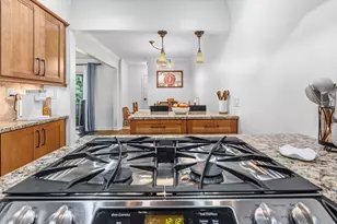 30 Halifax Ct, Springfield, MA 01108 - Photo 7