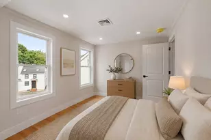 11 Hovey St, Woburn, MA 01801 - Photo 11