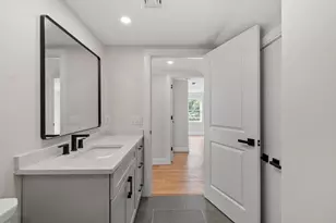11 Hovey St, Woburn, MA 01801 - Photo 17