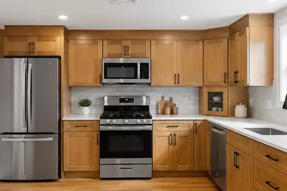 11 Hovey St, Woburn, MA 01801 - Photo 7