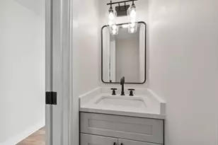 11 Hovey St, Woburn, MA 01801 - Photo 9