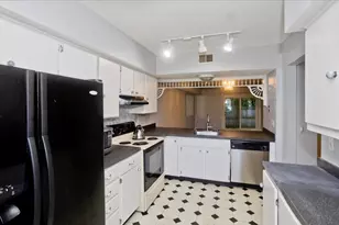 409 Nassau Dr, Springfield, MA 01129 - Photo 13