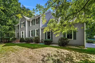 4 Mulberry St, Groveland, MA 01834 - Photo 1