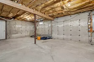 14 Phoenix St, Worcester, MA 01604 - Photo 33