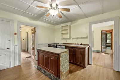52 Baker St, Amherst, MA 01002 - Photo 5