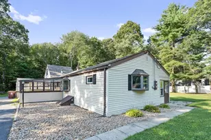 33 Park Dr, Acushnet, MA 02743 - Photo 1