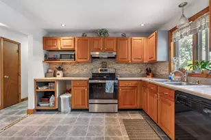 39 Elm St, Auburn, MA 01501 - Photo 9