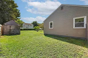 133 Denwall Dr, Springfield, MA 01119 - Photo 17