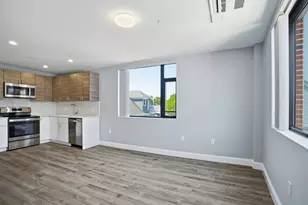 632 Centre St, Boston, MA 02139 - Photo 9