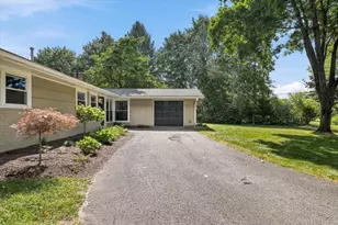 53 Bradford Rd, Framingham, MA 01701 - Photo 3