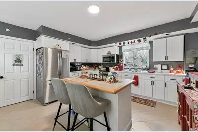 76 Plain St, Taunton, MA 02780 - Photo 17