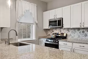 8 Sanborn St, Reading, MA 01867 - Photo 9