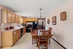 41 Prospect Gdns, Ludlow, MA 01056 - Photo 9