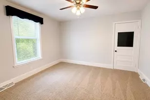 35 Beach St, Millbury, MA 01527 - Photo 9