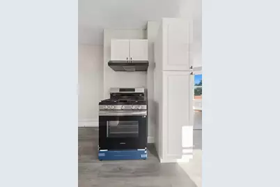 103 West St #2nd Fl, Holyoke, MA 01040 - Photo 3