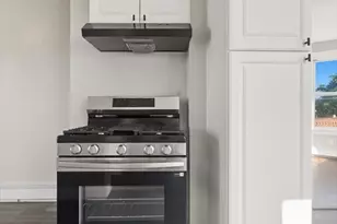 103 West St, Holyoke, MA 01040 - Photo 3