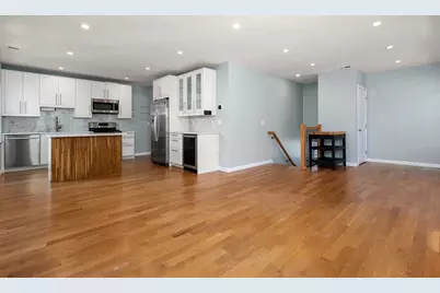 574-576 Lagrange St #576, Boston, MA 02132 - Photo 5