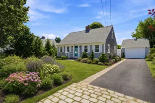 35 Walnut St, Barnstable, MA 02601 - Photo 1