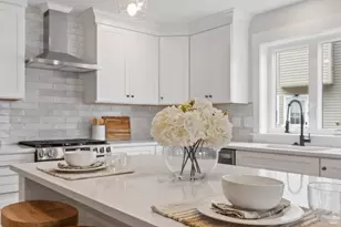 688 Westford St, Lowell, MA 01851 - Photo 15