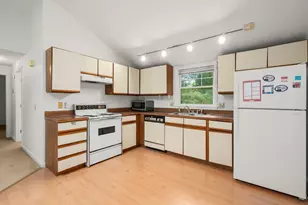 12 Winifred Ave, Worcester, MA 01602 - Photo 5