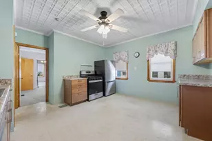 30 Ashland St, Malden, MA 02148 - Photo 9