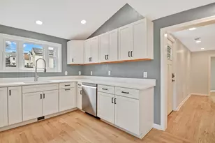 43 1/2 6th Ave, Haverhill, MA 01830 - Photo 3