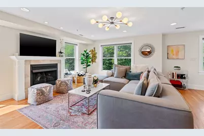 829 Lagrange St #4, Boston, MA 02132 - Photo 3