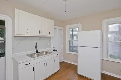 132 Grover St, Springfield, MA 01104 - Photo 7