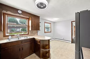 70 Crestwood, Chicopee, MA 01020 - Photo 9