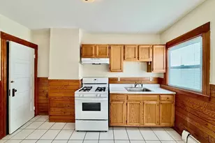 17 Pierce St, Quincy, MA 02171 - Photo 9
