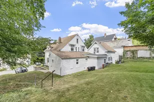 27 Winthrop St, Fitchburg, MA 01420 - Photo 3