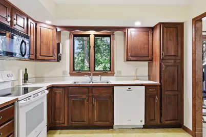 3 Castle Hill Rd #E, Agawam, MA 01001 - Photo 9