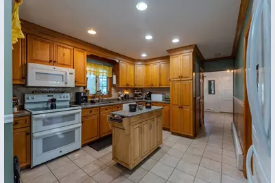 135 Thurber Ave, Somerset, MA 02725 - Photo 17
