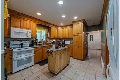 135 Thurber Ave, Somerset, MA 02725 - Photo 17