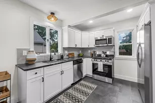 19 Eldert St, Springfield, MA 01109 - Photo 1