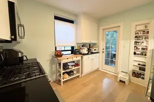 92 Marion St, Brookline, MA 02446 - Photo 7
