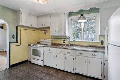 7 Harold Ave, Somerset, MA 02726 - Photo 9