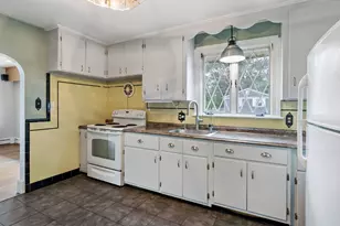 7 Harold Ave, Somerset, MA 02726 - Photo 9