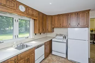 34 Vadnais St, Holyoke, MA 01040 - Photo 5