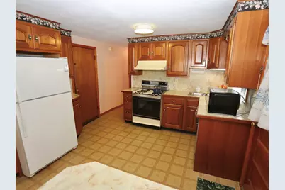 36 Revere St, Worcester, MA 01604 - Photo 3