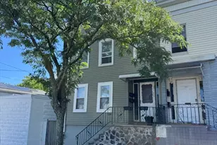 223 Trenton St, Boston, MA 02128 - Photo 9