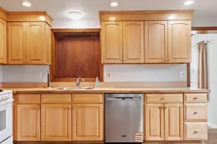 170 Townsend Ave, Lowell, MA 01854 - Photo 11