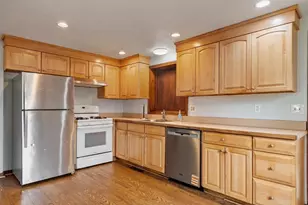 170 Townsend Ave, Lowell, MA 01854 - Photo 9